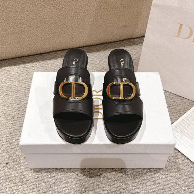 Purchasing Level 30 Montaigne Series Is A Must-Have For Dior Wardrobegold-Finish