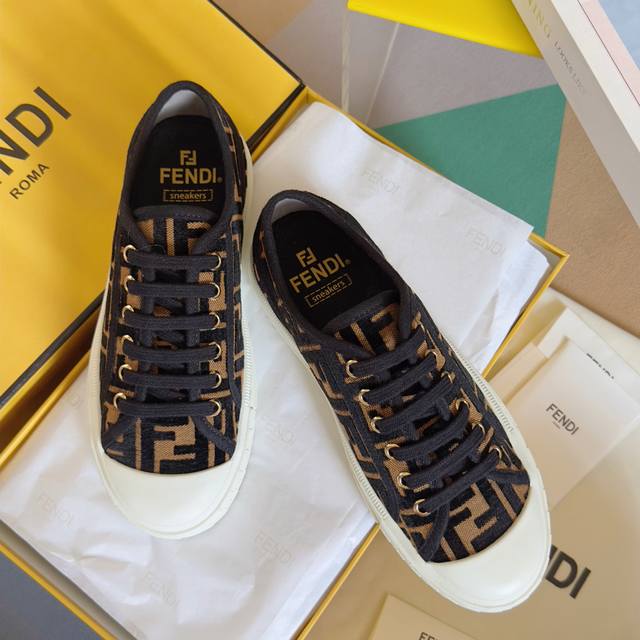 Top Version Couple Model Fendi Domino Series Old Flower Ff Canvas Couple Model C
