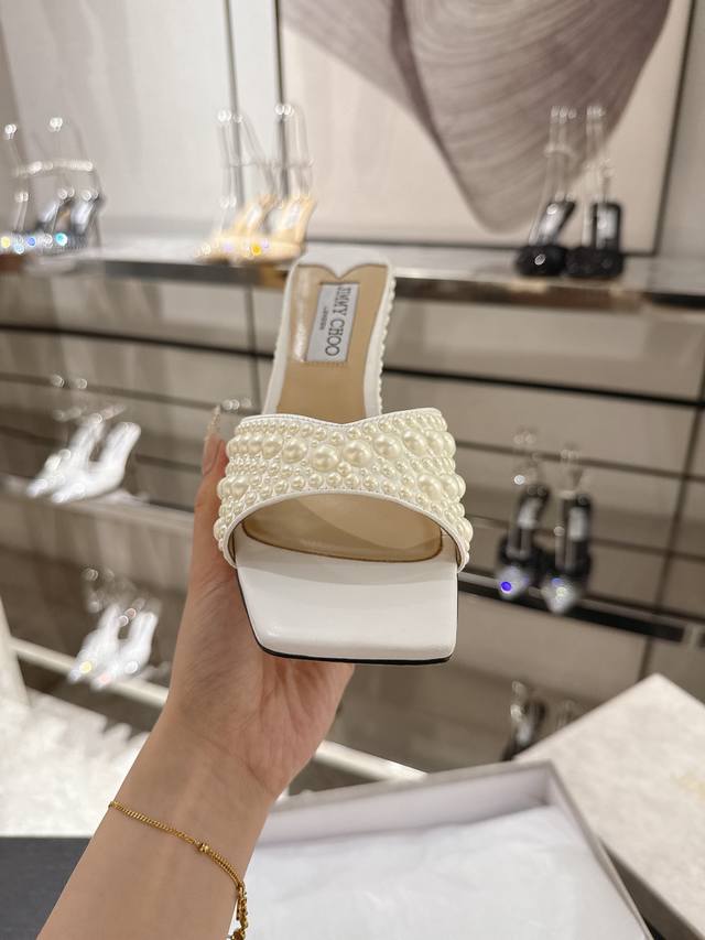 skye 45 Fabric: Diamond Surface Lining: Sheepskin Heel Height: 45Mm Size: 35-
