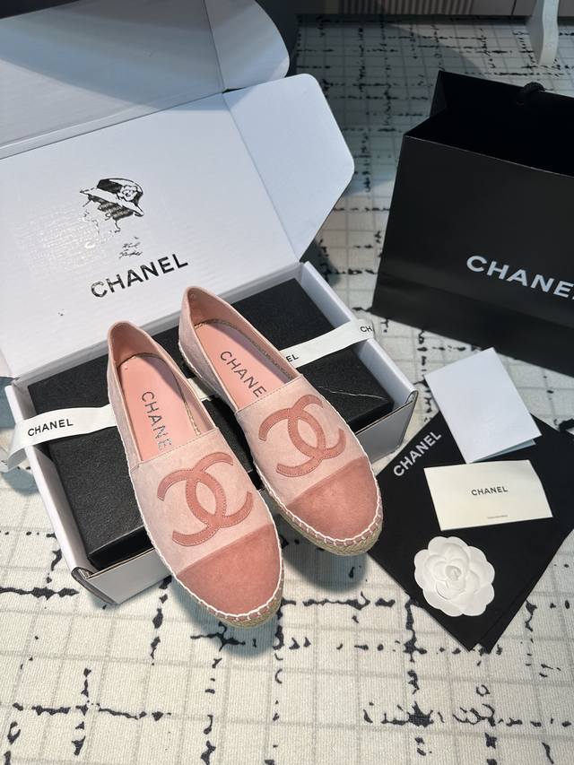 Light Pink Sheep Chanel Fisherman Shoes Are The Best-Looking Lazy Shoes In Histo