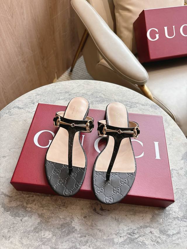 5760-2 Black P 35-42 This Women's Thong Sandal Features Classic Horsebit Deta