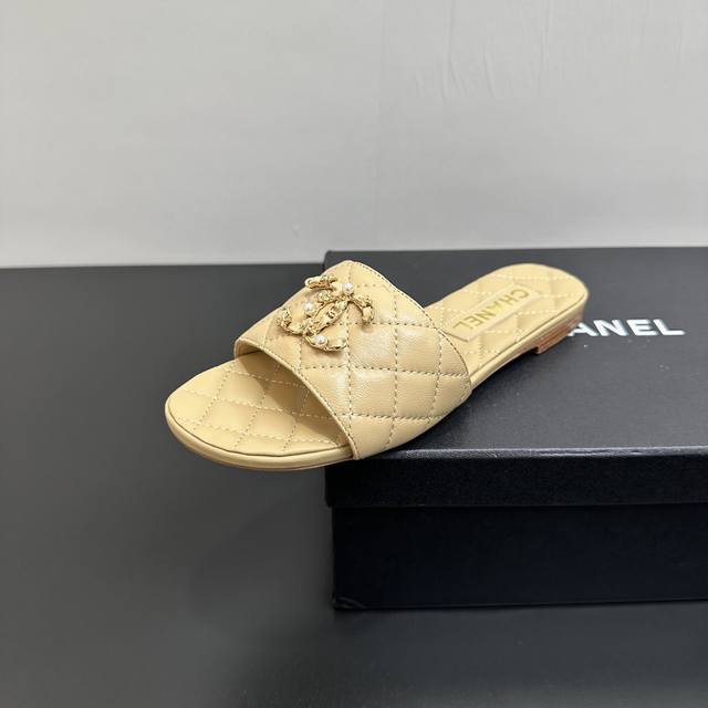 25 The Flattest Spring And Summer Pearl Buckle Diamond Slippers The Counters