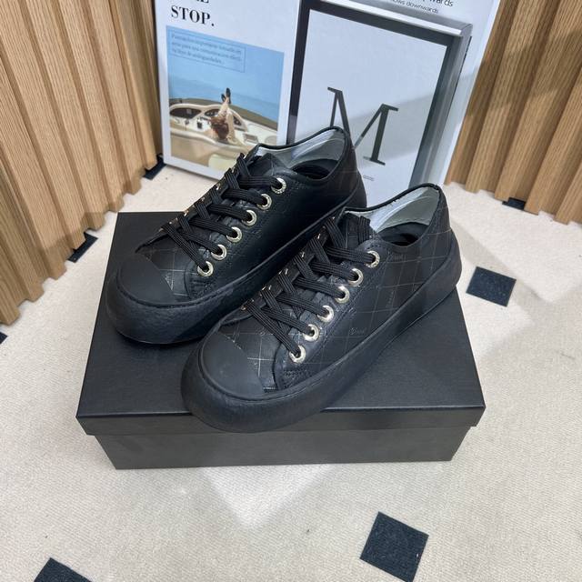 chane Chanel 2025 New Style Thick-Soled Sports Shoes, Fashionable Height-Incr