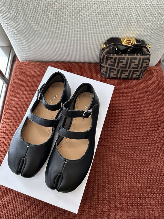 Made In Dongguan * * 25Ss Classic Super Popular Tabi Split Toe Double Strap Ball