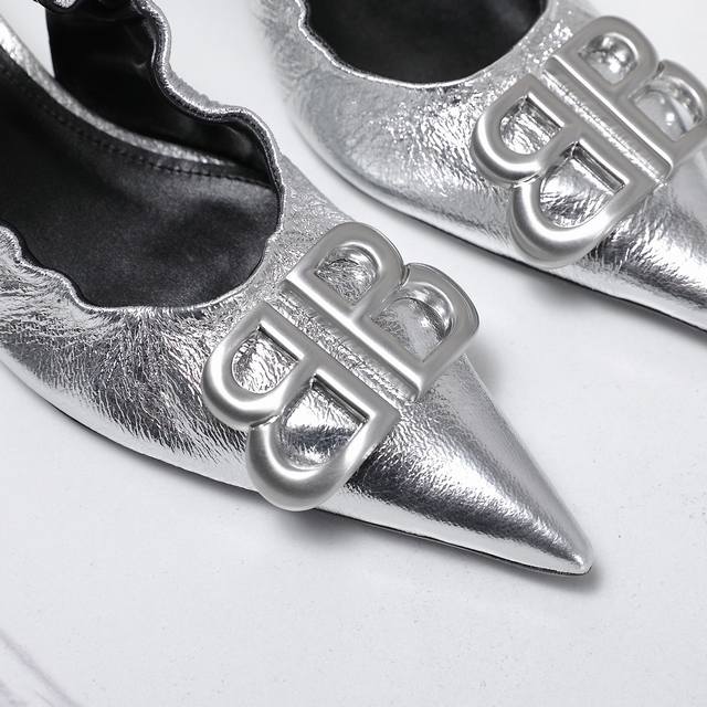 balenciaga 2025 Classic Double B Buckle Series Is Launched. New Products Are