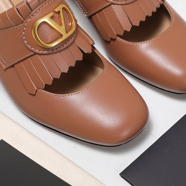 Factory Price P Half-Slipper Loafer Valentin 25Ss Spring And Summer New Tassel B