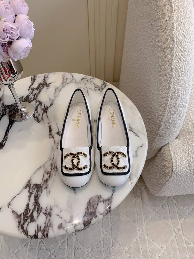 Factory Price P Chane* Classic Vintage Diamond Flat Shoes. The Effect Is Amazing