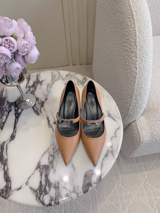 Factory Price P Herme* New Kelly Buckle Pointed Shoes This Season Are Beautiful