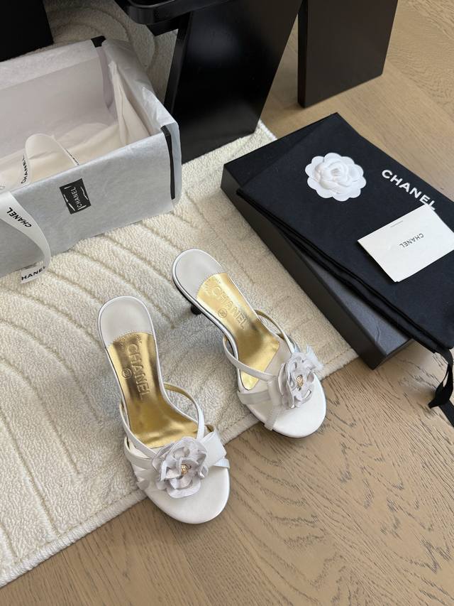 chanel 25C New Camellia Slippers Exquisite Rhinestone Buckle To Make Your Leg