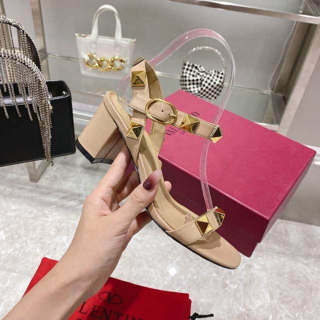 valen*Tino Valentino Rivet Sandals New Top Quality Upper Imported Sheepskin L
