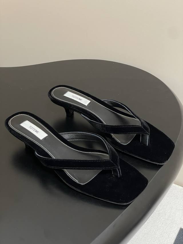 toteme 25Ss New Spring And Summer French Kitten Heel Flip Flops, Low Heel Fli