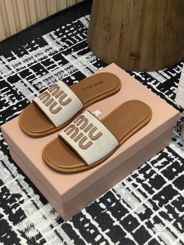25Ss Early Spring New Miumiu Linen Letter Logo Flat Flip Flops A Holiday Styl