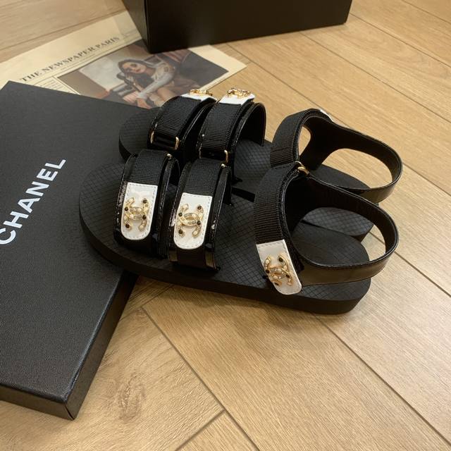 chan El's New Beach Shoes Are So Beautiful The Velcro Sandals You Must Buy Th