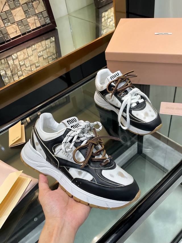 miumiu*Miu Miu 2025 Sports Casual Shoes This Lace-Up Casual Sports Shoe Is A