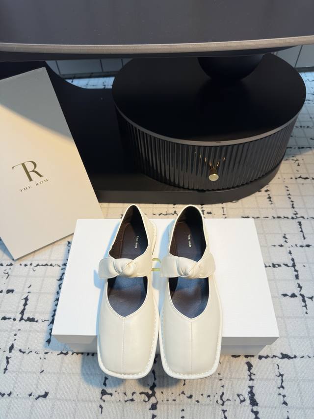 the Row 25Ss Square Bow Flat Mary Jane Two Pairs Of Golden Beauty Need To Be