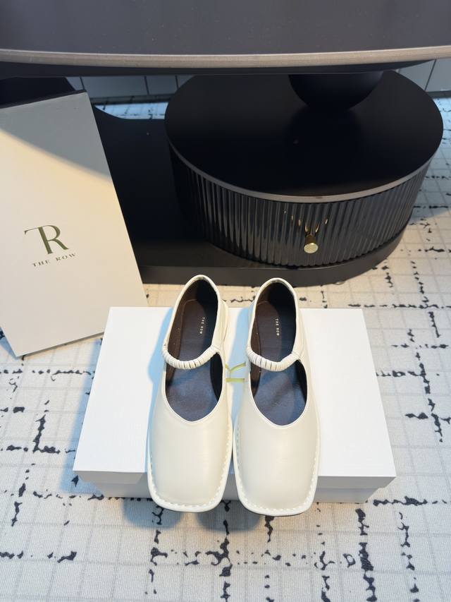 the Row 25Ss Square Toe T-Strap Flat Mary Jane Two Pairs Of Golden Beauty Nee