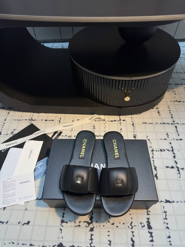 Chanel's Latest Flat Double C Bread Slippers This Series Is Really Amazing. The
