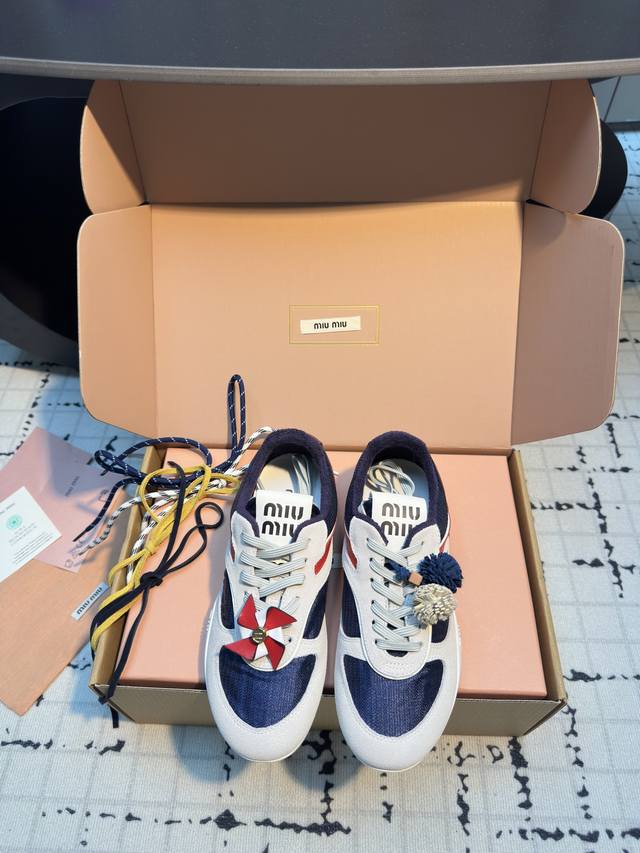 miumiu Gymnasium Ss25 Catwalk Style Retro College Style King Lightweight Germ