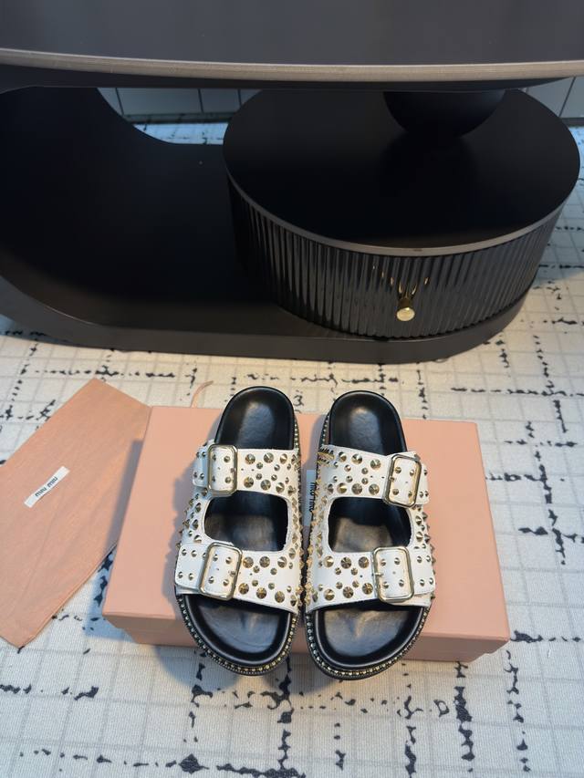 miumiu Miu Miu Thick-Soled Riveted Sandals 2025 Summer New Style Flat-Soled W