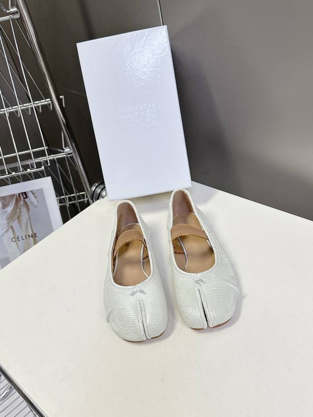 maison Margielamm6 Wrinkled Elastic Strap Tabi Split-Toe Ballet Shoes Many Ce