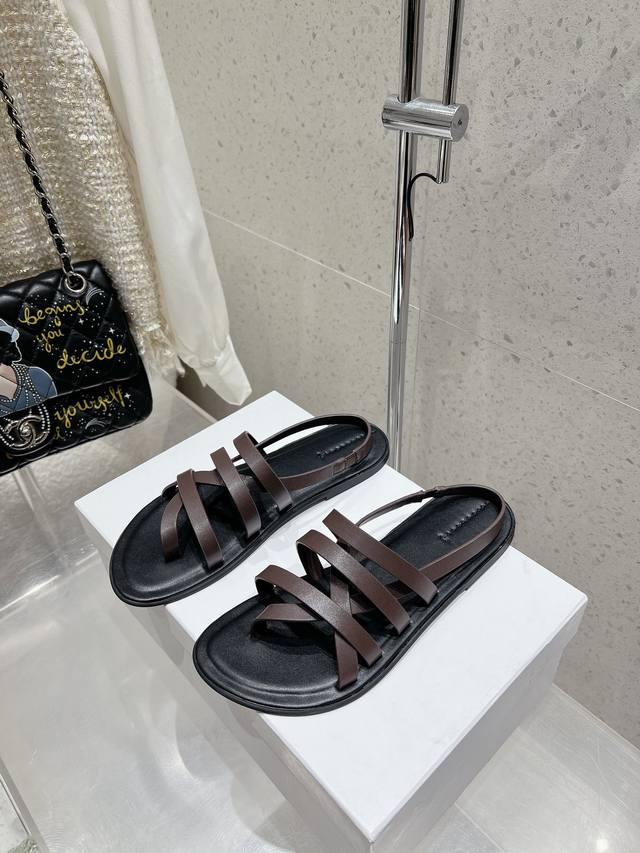 therow New Flat Sandals Will Surprise You As Soon As You Put Them On. You Wil
