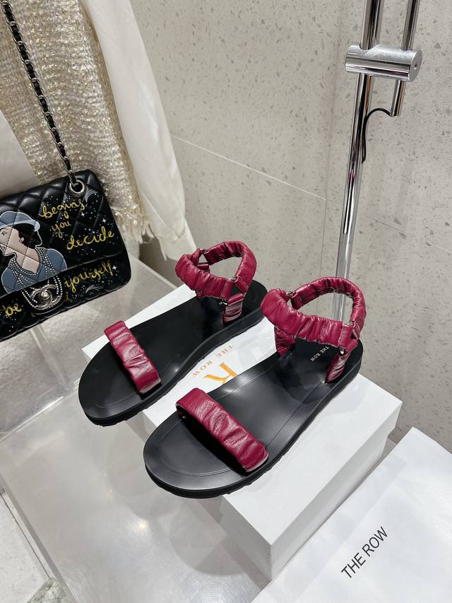 therow New Flat Sandals Will Surprise You As Soon As You Put Them On. You Wil