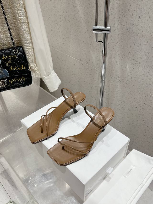 Top Version Therow's Latest Thong Sandals From A Young American Brand. Needless