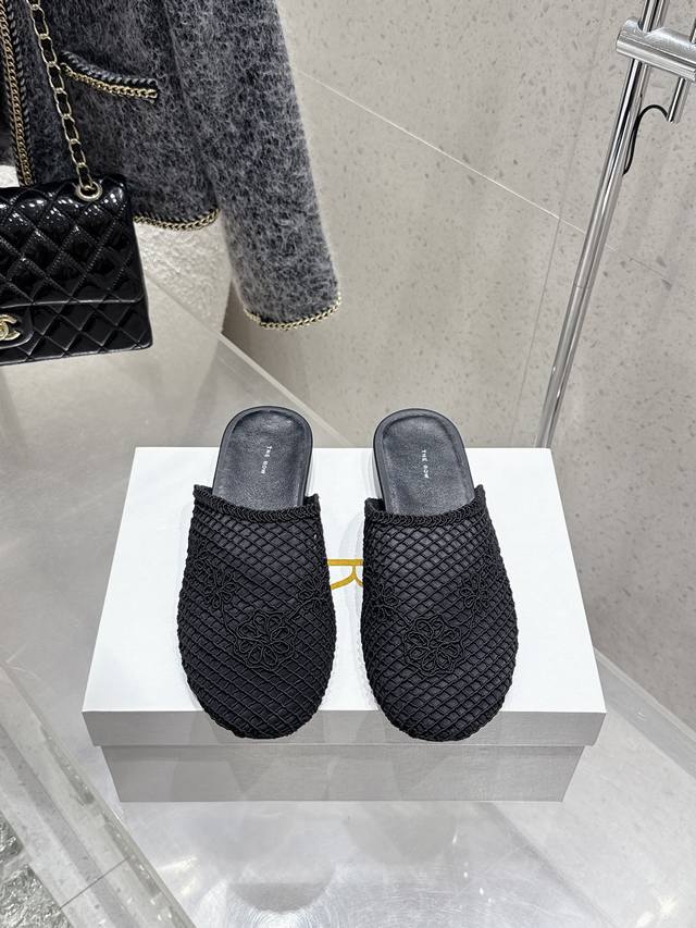 Purchasing Version Therow New Mesh Half-Slippers. At First Glance, This Shoe Fee