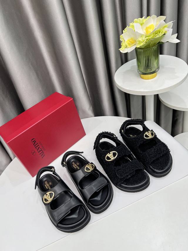 New Arrival One Of The Must-Have Items For Valentino In Spring And Summer 2025 O