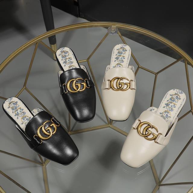 Gucci's New Flat-Heeled Slippers With Double G Buckle And Blue And White Porcela