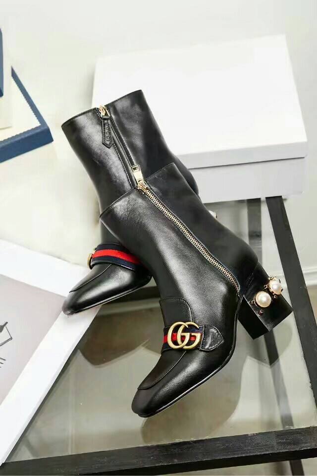 Gucci Milan International Winter Fashion Show Model Counter Synchronized With Of
