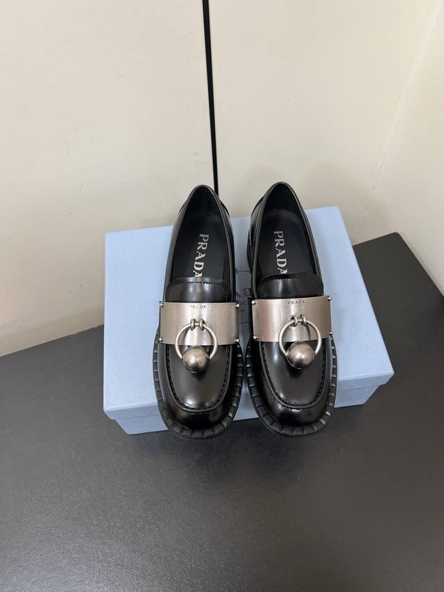 prada Prada 25Ss Loafers Are The Same As Many Celebrities And Internet Celebr