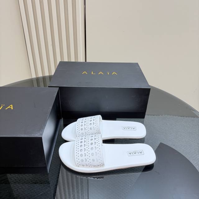 alaa Cut-Out Open-Toe Flat Slippers High Love Alaa High Love The High Love Hi