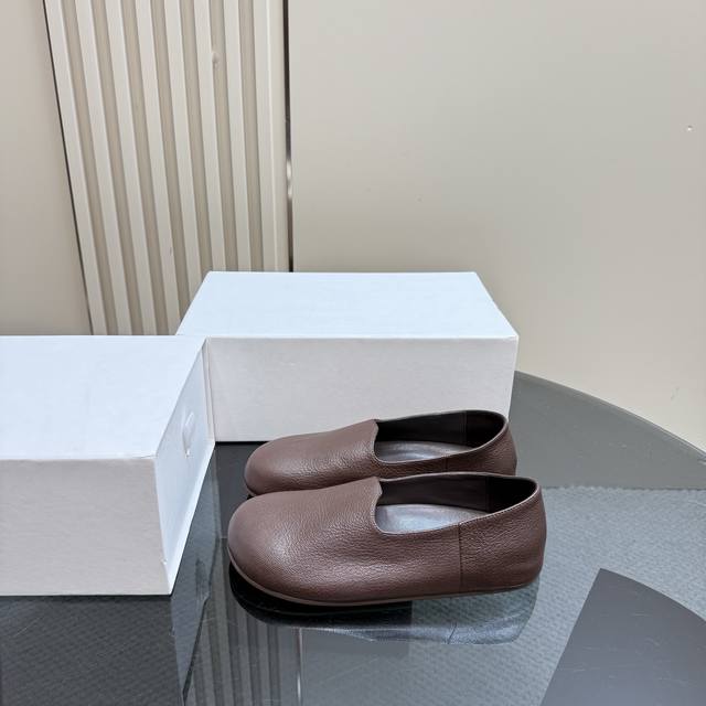 the Row25 Spring And Summer Grandma Shoes, The Same Style As Kendall Jenner T