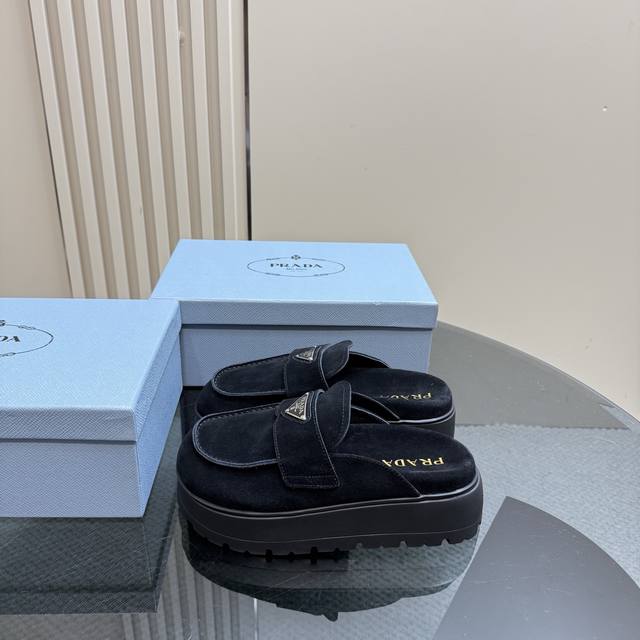 Half-Slippers Prada 25 Is Very Popular. Bloggers Have Shown Off Their Customized