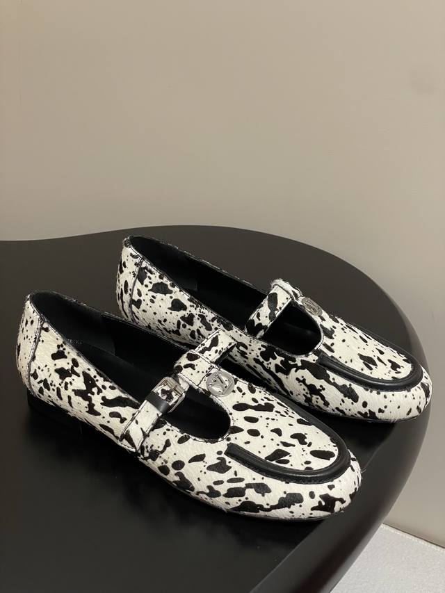25Ss New Louis Vuitton Lv Soho Mary Jane Flat Loafers With T-Strap Buckle Sin
