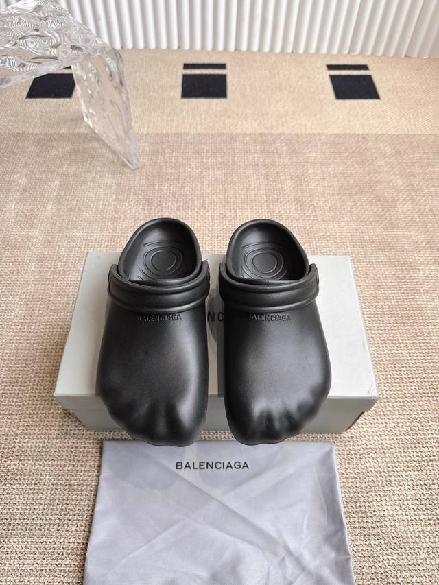 balenciaga Balenciaga New Slippers A Pair Of Slippers That Are Popular On Ins