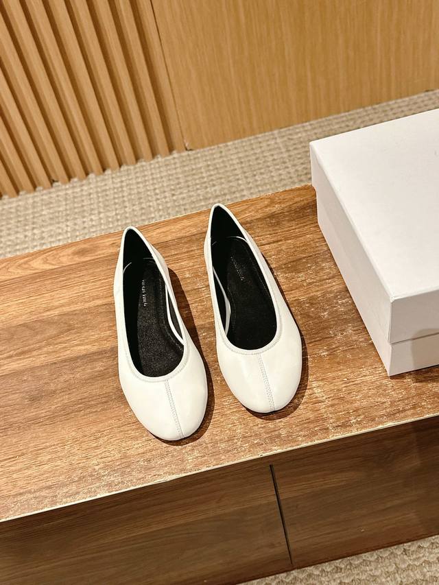 Small Round Toe Flat Mary Jane Shoes The Upper Is Made Of Soft Matte Cowhide, So