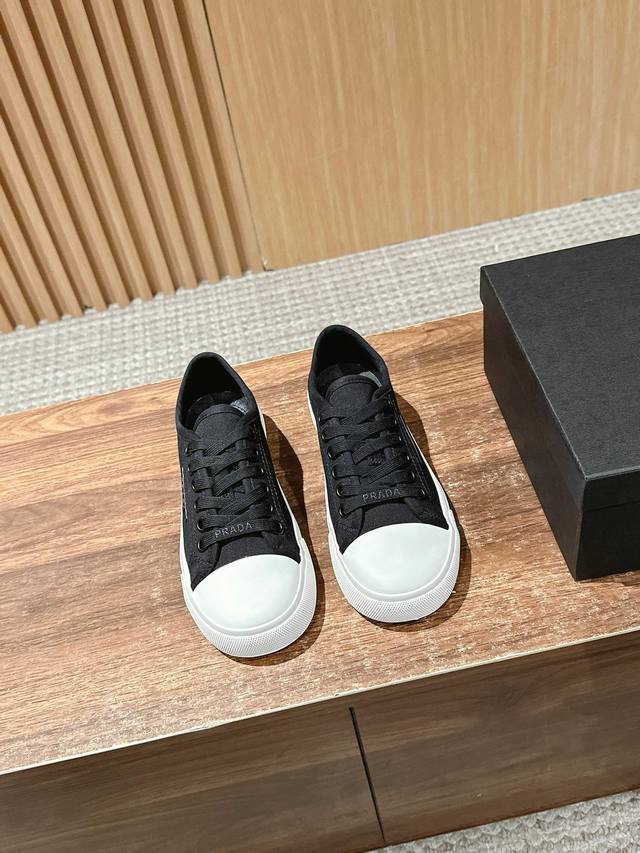 Prada Spring And Summer Canvas Biscuit Shoes After A Few Years, Prada Has Brough