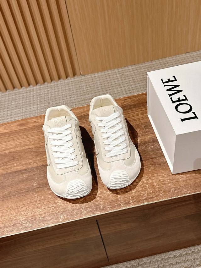 Loewe's New Big-Toe Sneakers Ballet Runner2.0 Ballet Forrest Gump Shoes Have A M