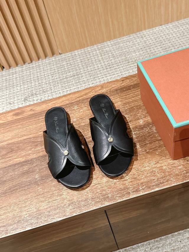 Dongguan-Produced Loyo Pia Classic British Slippers Have Both Good Looks And Fee