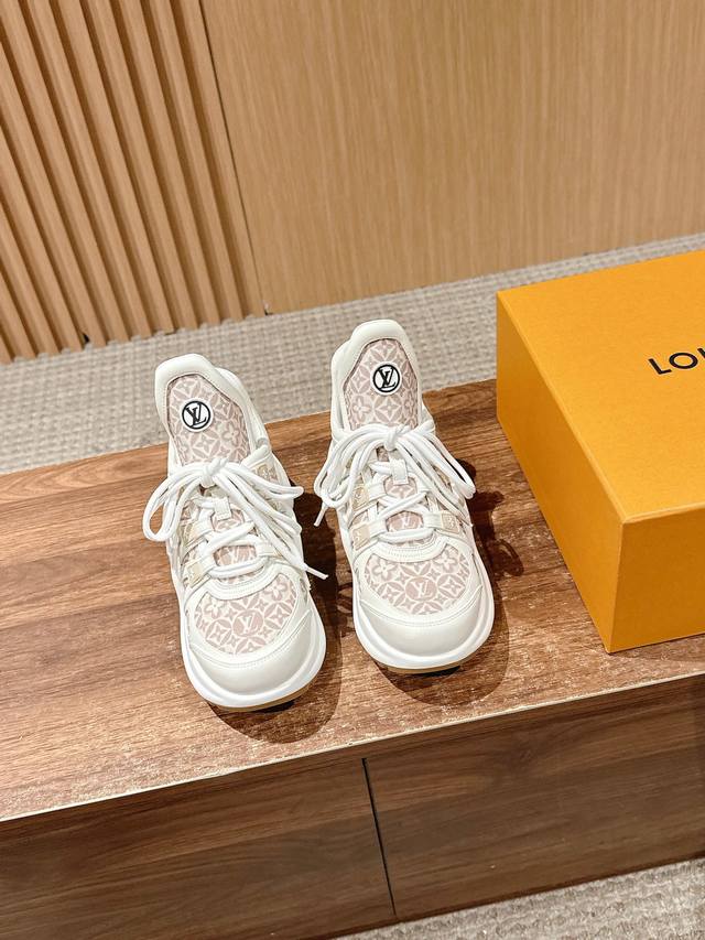 louis Vuitton#New Color Matching Daddy Shoes. Dilireba, Zhong Chuxi And Song