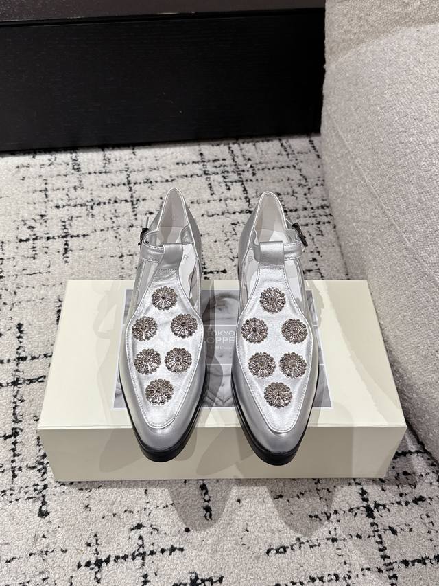 tokyo Bopper Niche Fashion Brand 25 Spring And Summer New Pointed Flower Mary