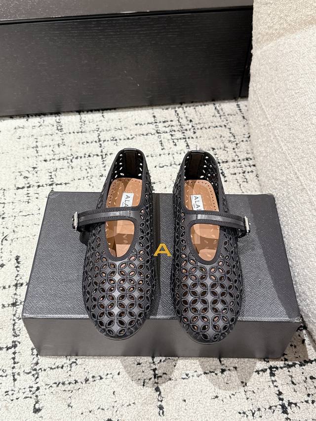 alaia Alaia 25 Latest Punching Embroidery Flat Ballet Shoes The Same Sweet An