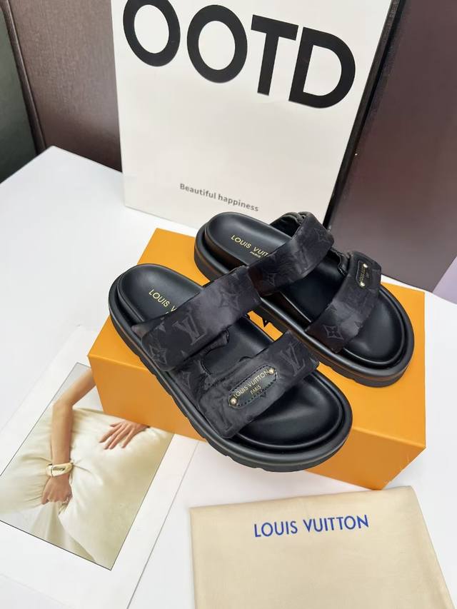 louis Vuitton Louis Vuitton Spring And Summer New Slippers Are On Sale. 1:1 H