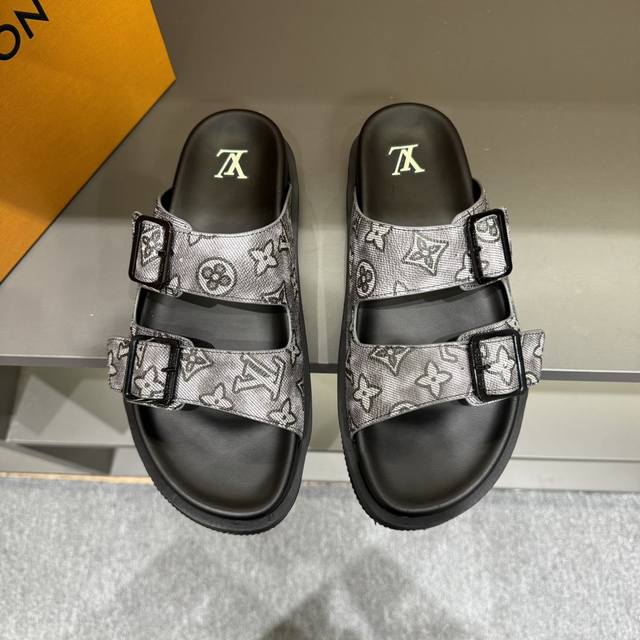 louis Vuitton Louis Vuitton Latest Series Oblique Thick-Soled Slipper Sandals