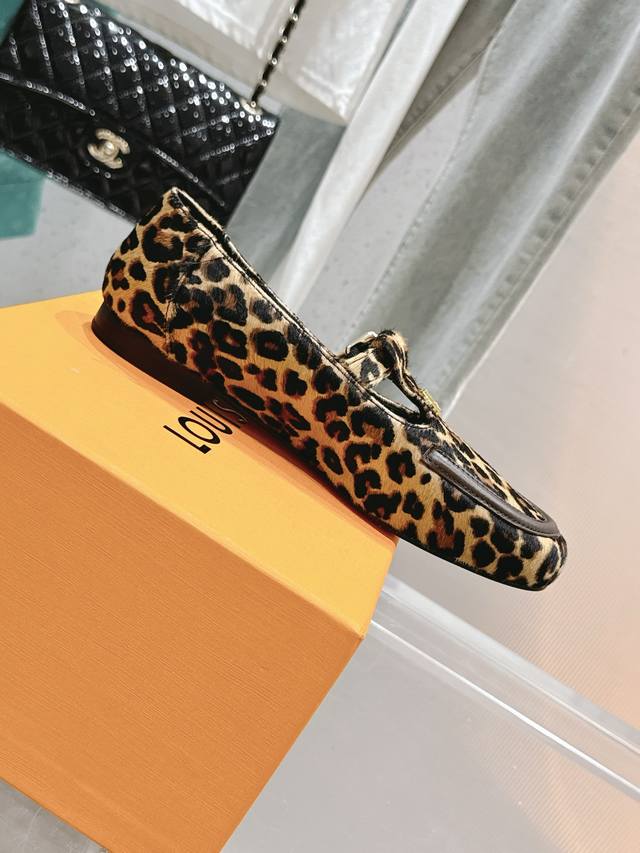 Donkey's Classic Mary Jane Shoes Are Very Fashionable And Versatile . They Can B