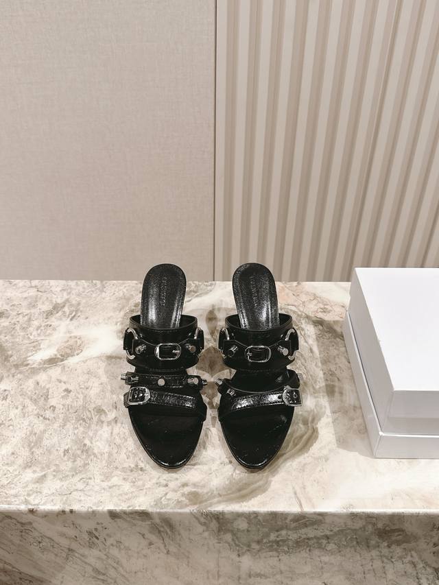 Upgraded Version Balenca*A New Hardware Diamond Buckle Single Shoe Series This S