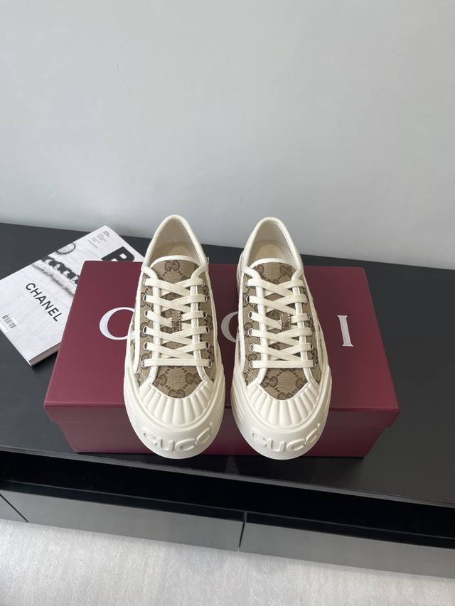 gucci 25Ss New Gg Canvas Sneakers Casual Shoes This Sneaker Is Made Of Iconic