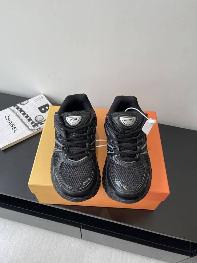 dior X Kaws Joint B35 Capsule Couple Series Hollow Mesh Sneakers This New Spo